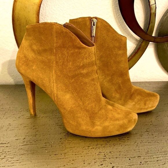 ❤️Gianni Bini Adrienne Suede Booties - Picture 1 of 8